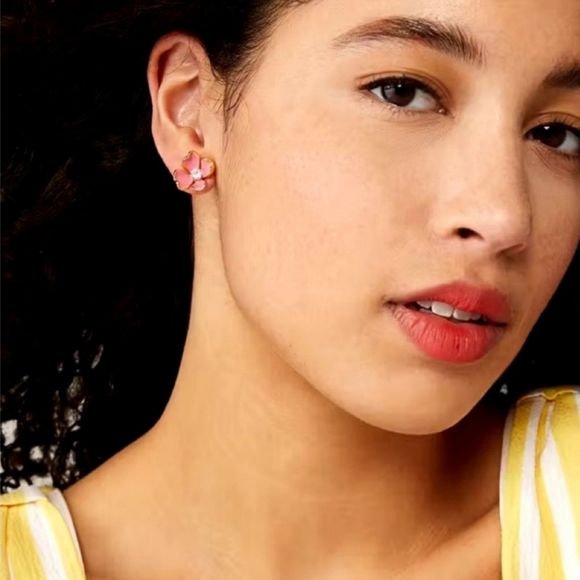 🔹️kate spade🔹️ Freshly Picked Flower Stud Earrings, Pink NWT ✨️🌸 - Picture 5 of 7